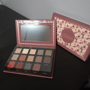 Ace Beaute Smoky Roses Palette (Limited Edition)